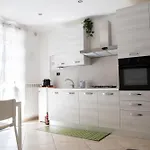 Elly's House Semesterbostad *