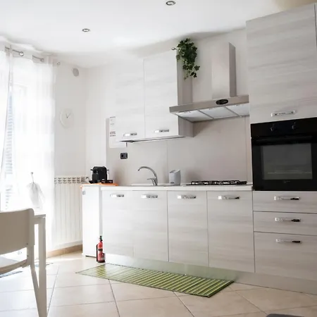 Elly's House Будинок відпочинку *