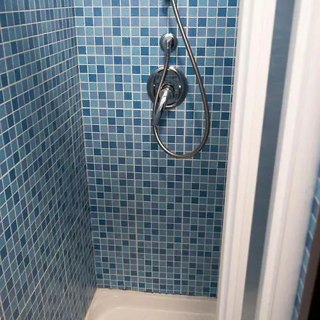 Elly's House Барі